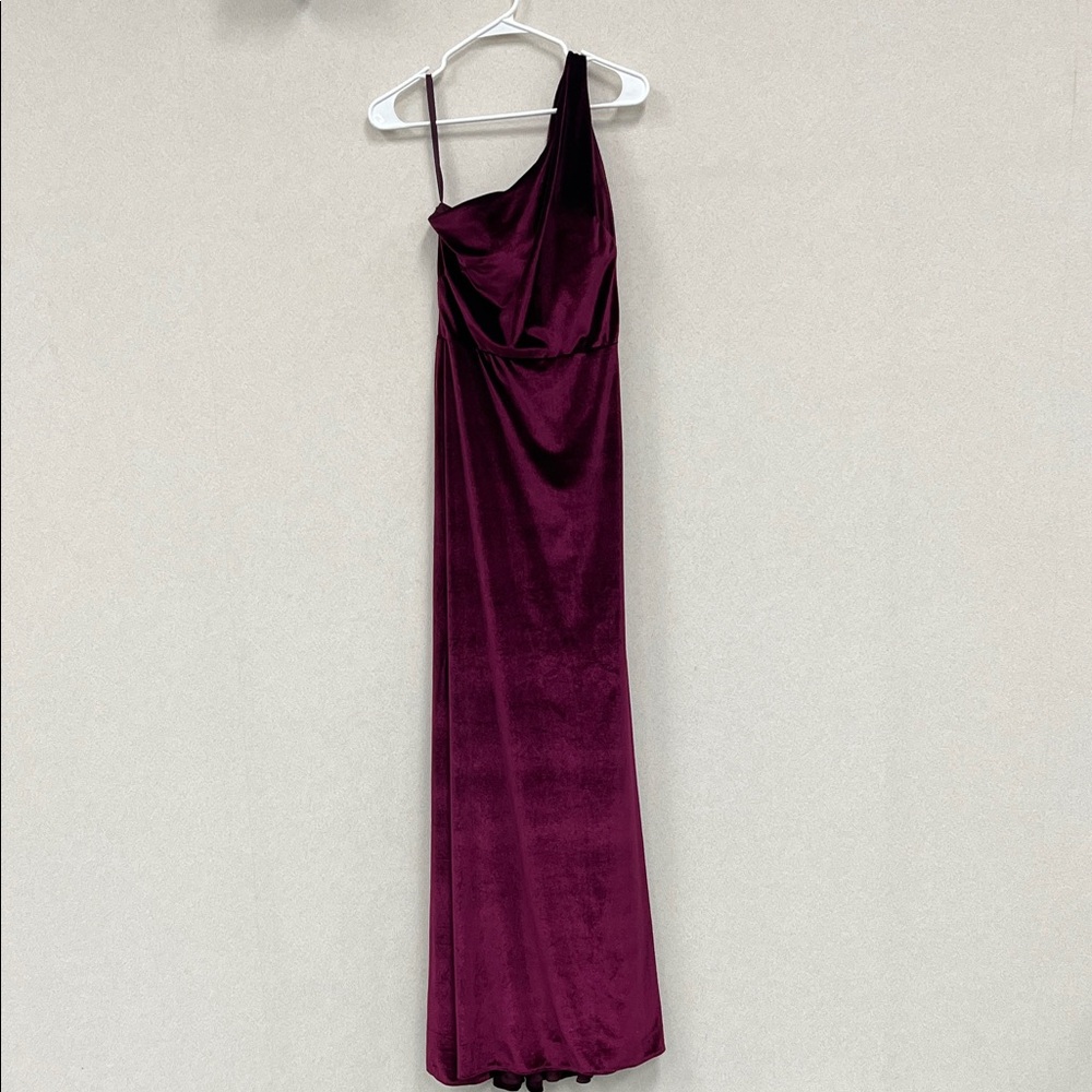 Elegant One-Shoulder Burgundy Gown
